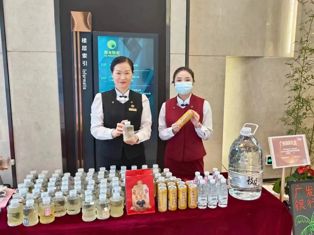 炎炎夏日送清涼，點(diǎn)滴關(guān)懷沁人心